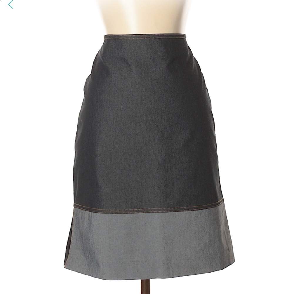 bebe , casual skirt, Size 6, Gray, knee length.